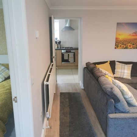 Immaculate One Bedroom Home With Private Parking Σουόνσι Εξωτερικό φωτογραφία