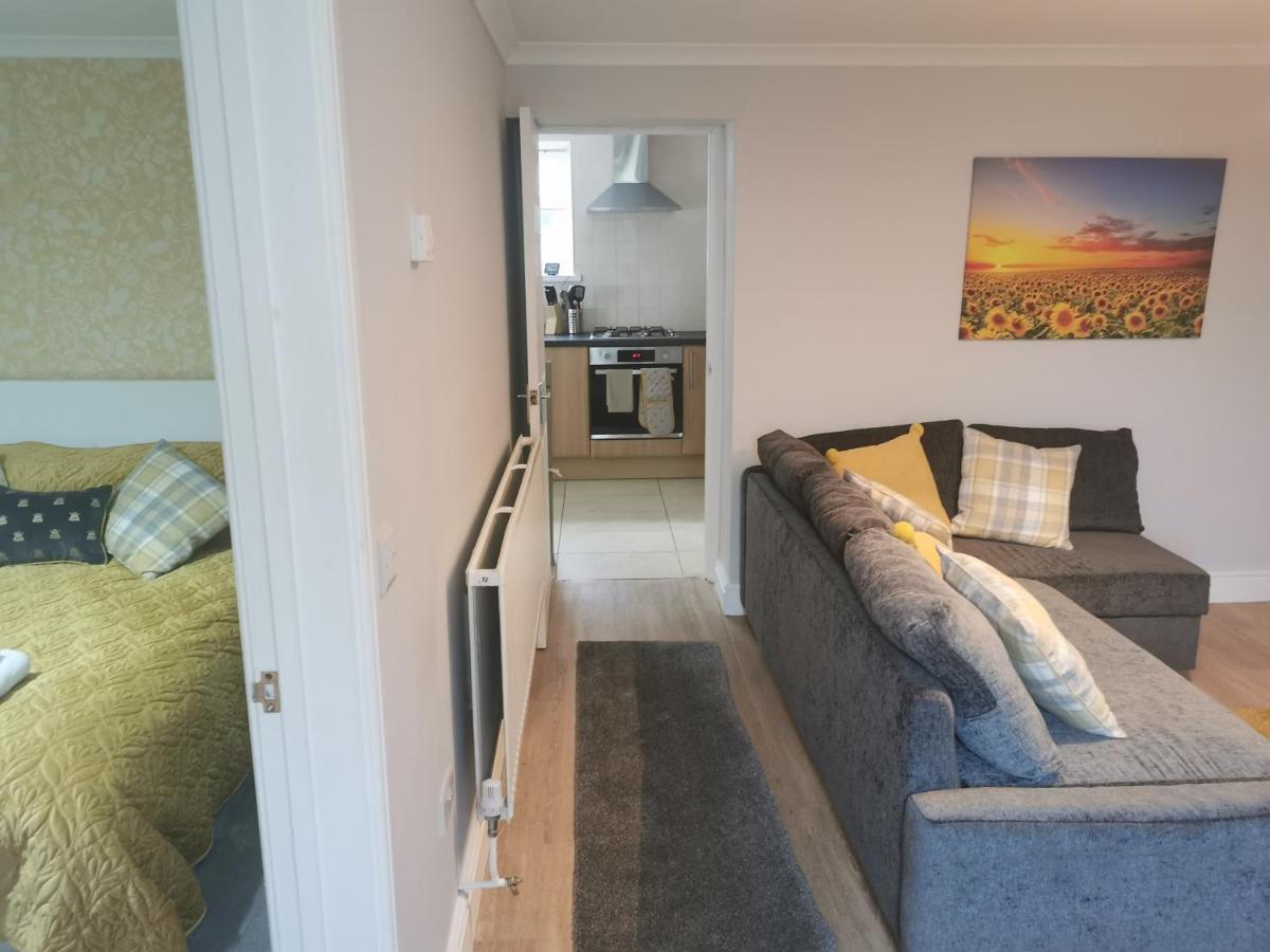 Immaculate One Bedroom Home With Private Parking Σουόνσι Εξωτερικό φωτογραφία